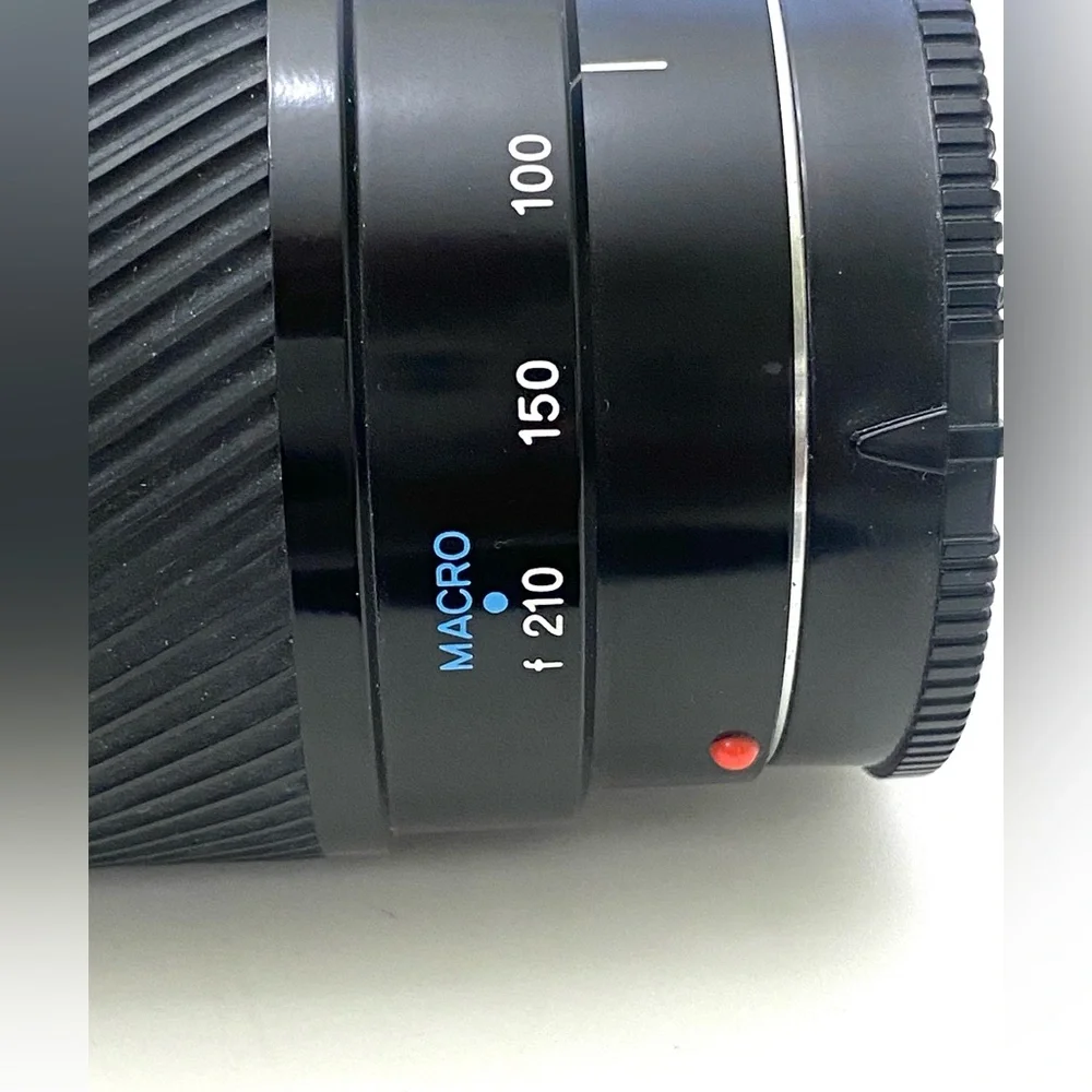 Minolta MAXXUM Zoom AF 70-210mm 1: 4 (32) Macro Camera Lens
